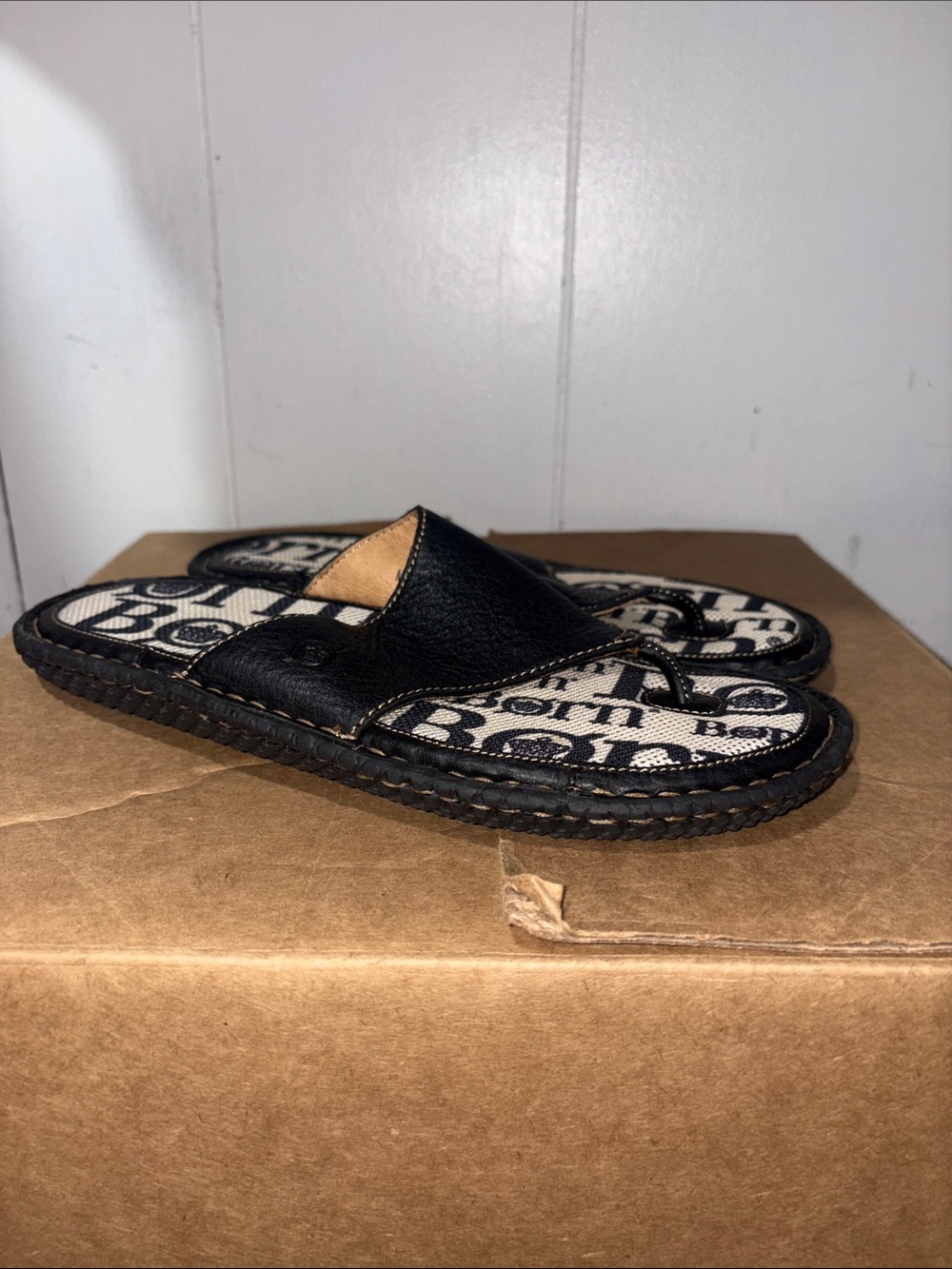 Women’s Born Leather Slide Sandals with Patterned Insole size 8
